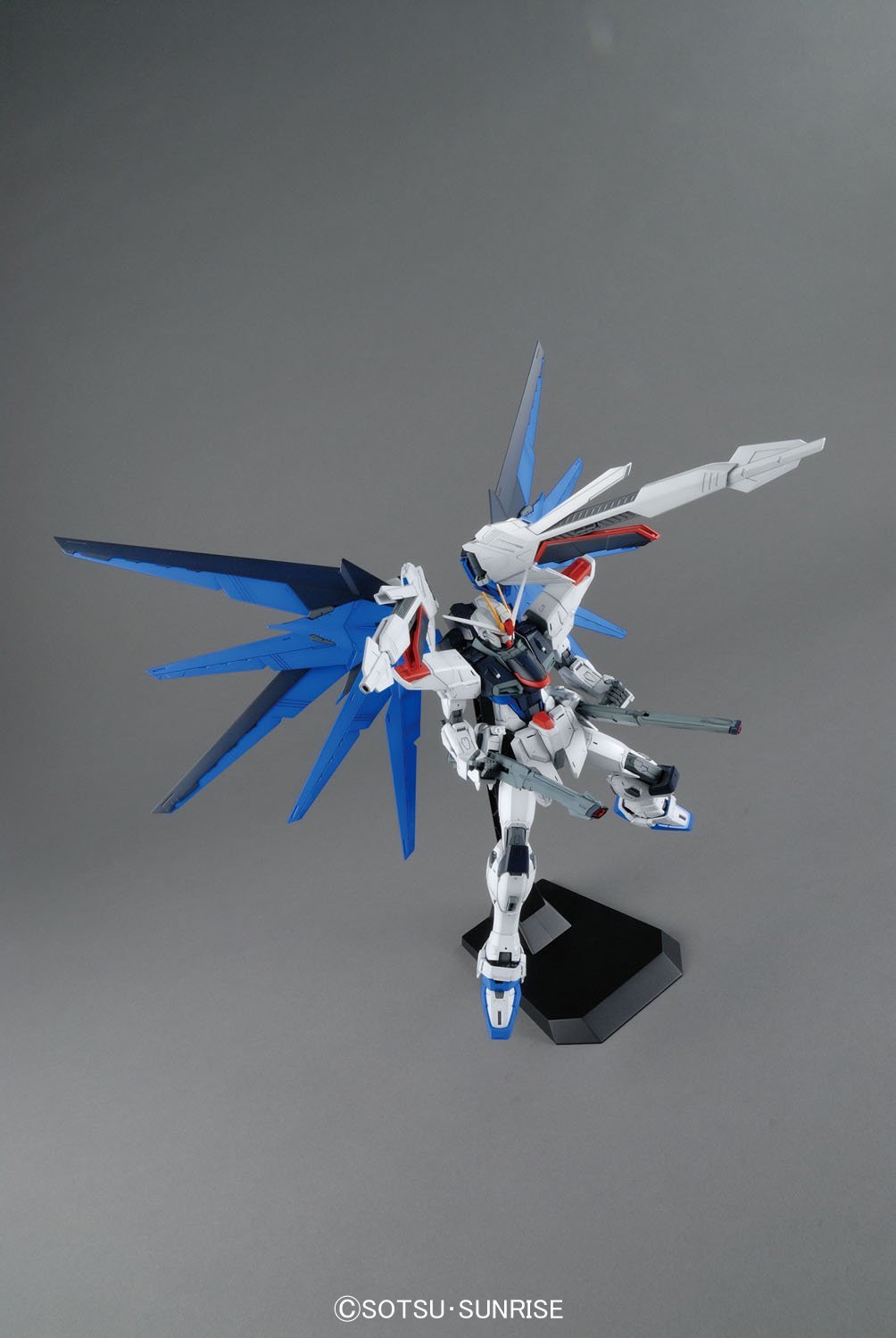 Gundam - Freedom Gundam Ver. 2.0 1/100 [MG]
