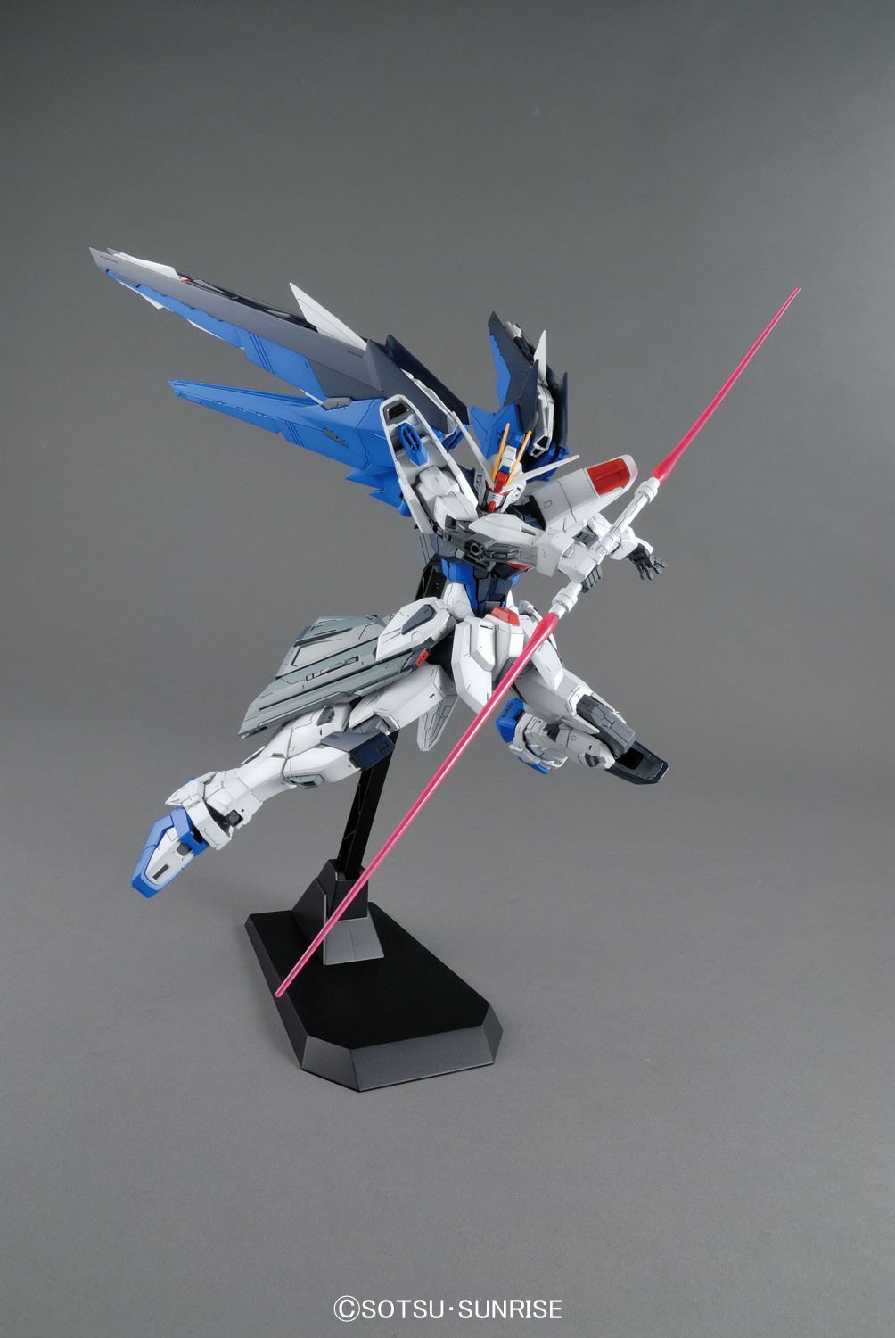 Gundam - Freedom Gundam Ver. 2.0 1/100 [MG]