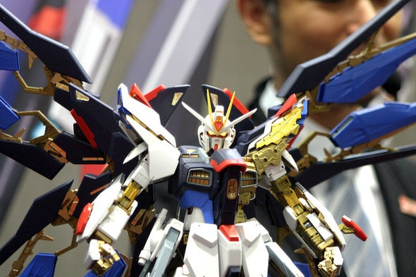 Gundam : Perfect Grade - Strike Freedom Gundam 1:60 Scale Model Kit
