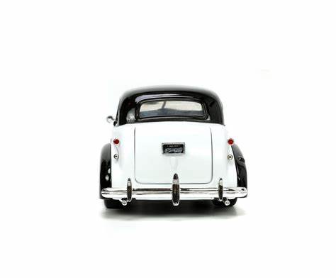 Monopoly - Mr. Monopoly & 1939 Chevrolet Master Deluxe